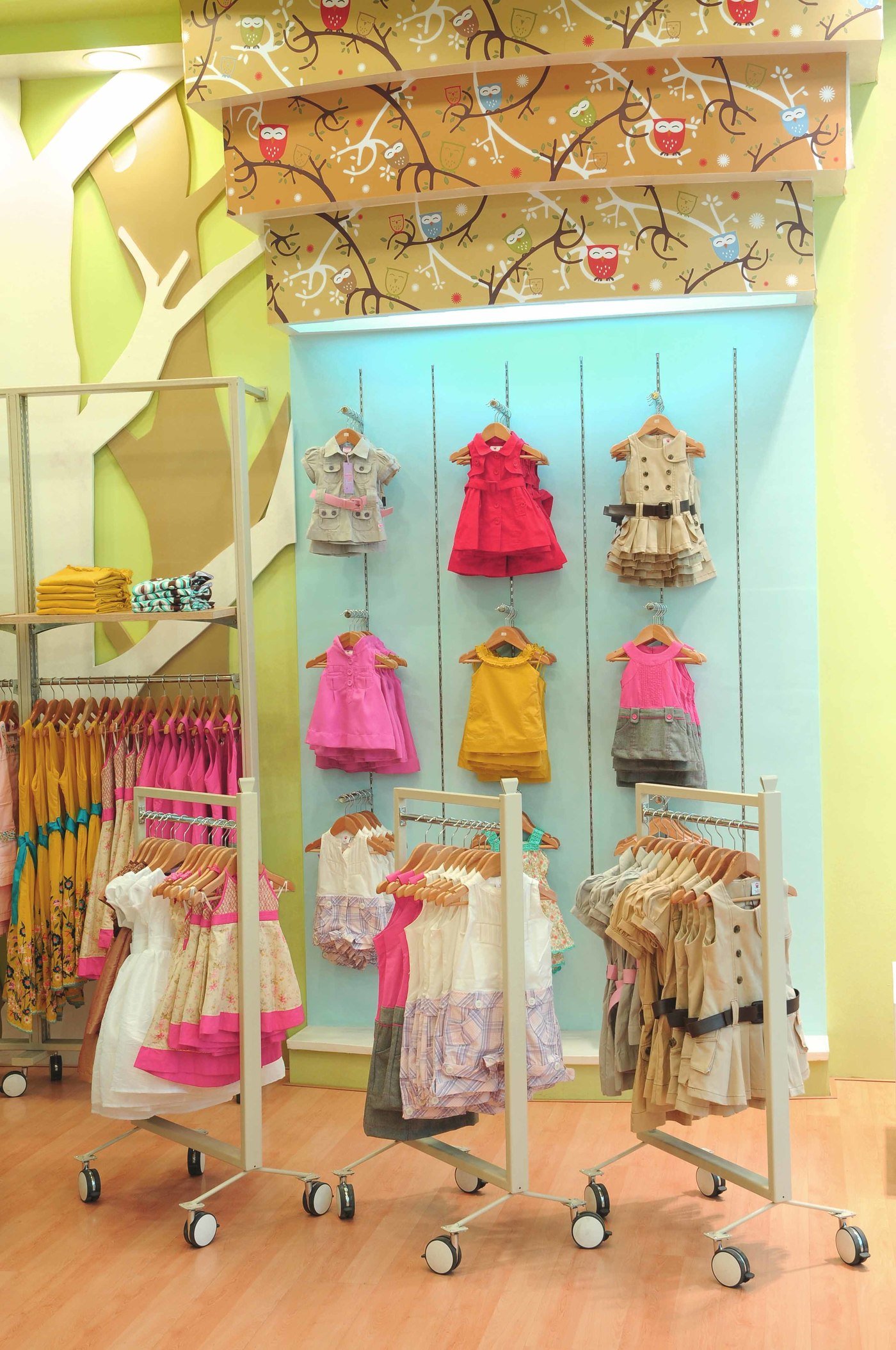 thiết kế nội thất shop quần áo trẻ em