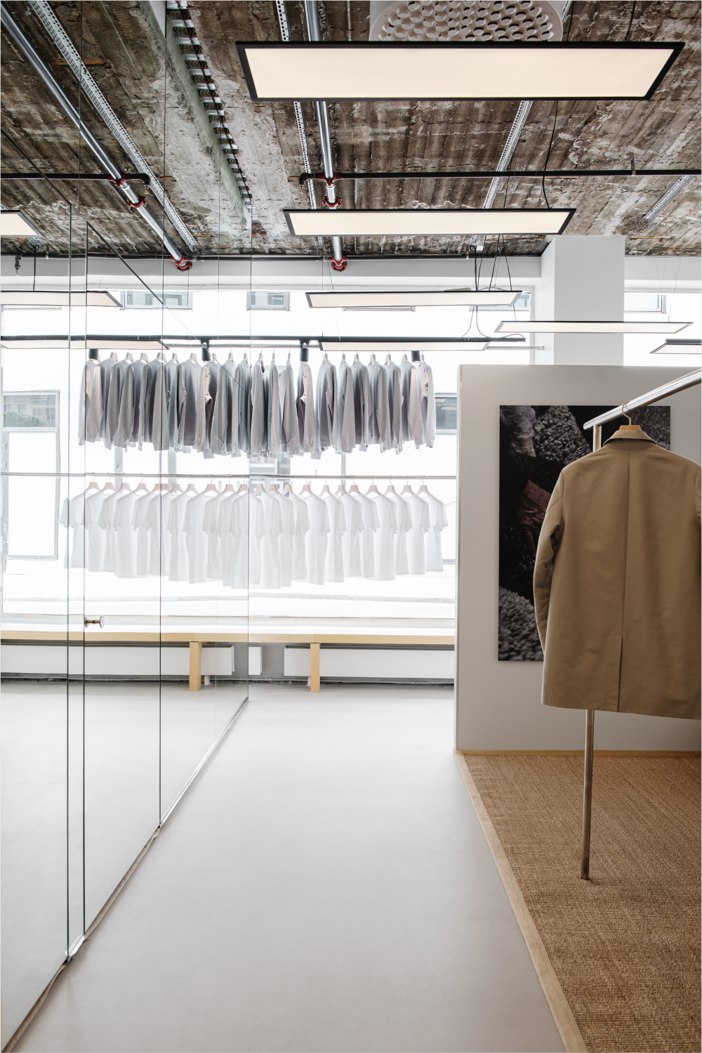 Thiết kế nội thất shop quần áo nam