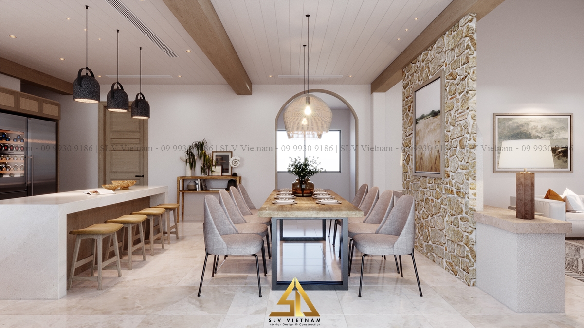 Bộ bàn ăn được đặt giữa không gian bếp với chất liệu gỗ tự nhiên (Nguồn ảnh: SLV Vietnam)
