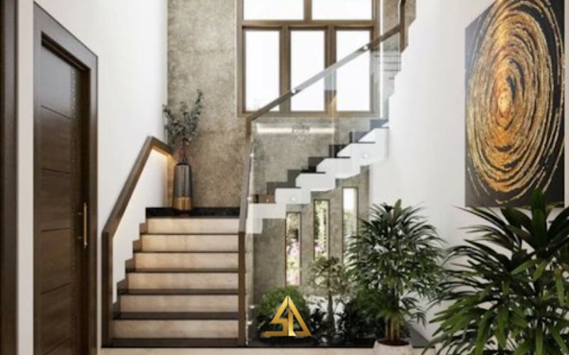 Gầm cầu thang được tận dụng để bày trí tiểu cảnh bên trong nhà