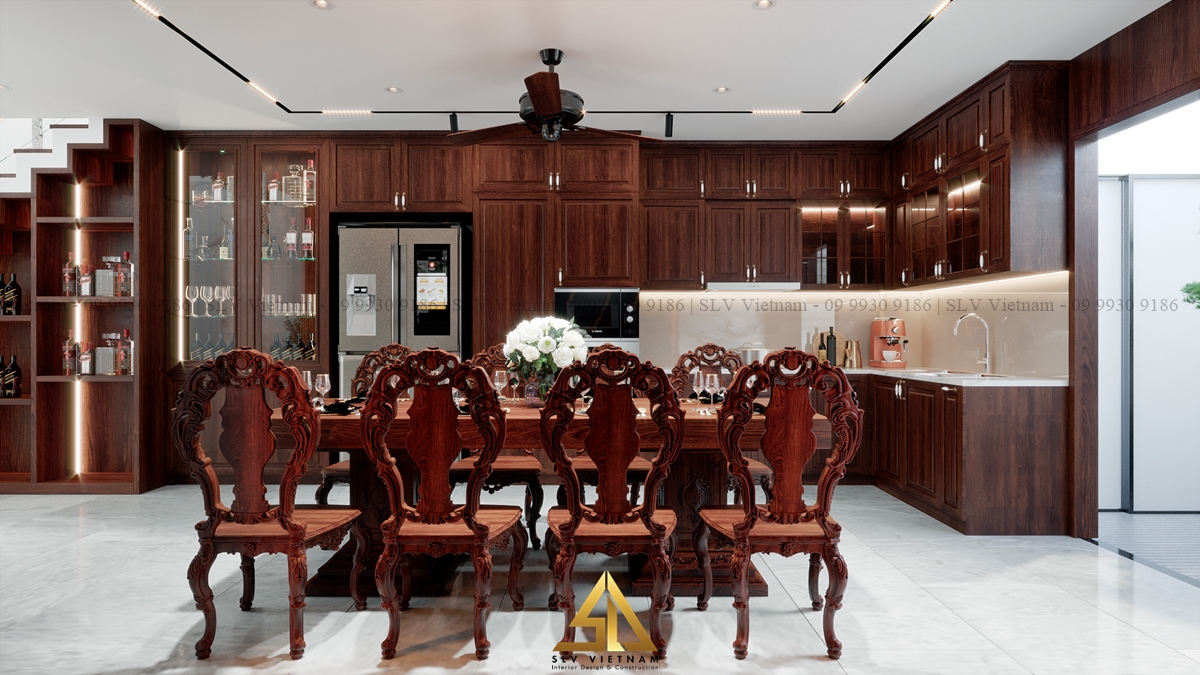 Thi công nội thất nhà bếp nhà phố sử dụng nội thất gỗ óc chó mang lại vẻ đẹp cổ điển (Nguồn ảnh: SLV Vietnam)