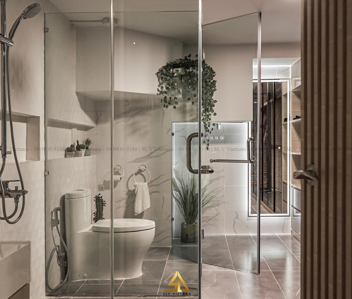 Phòng tắm bằng kính với các chi tiết trang trí đơn giản nhưng đầy tinh tế (Dự án của SLV Vietnam)