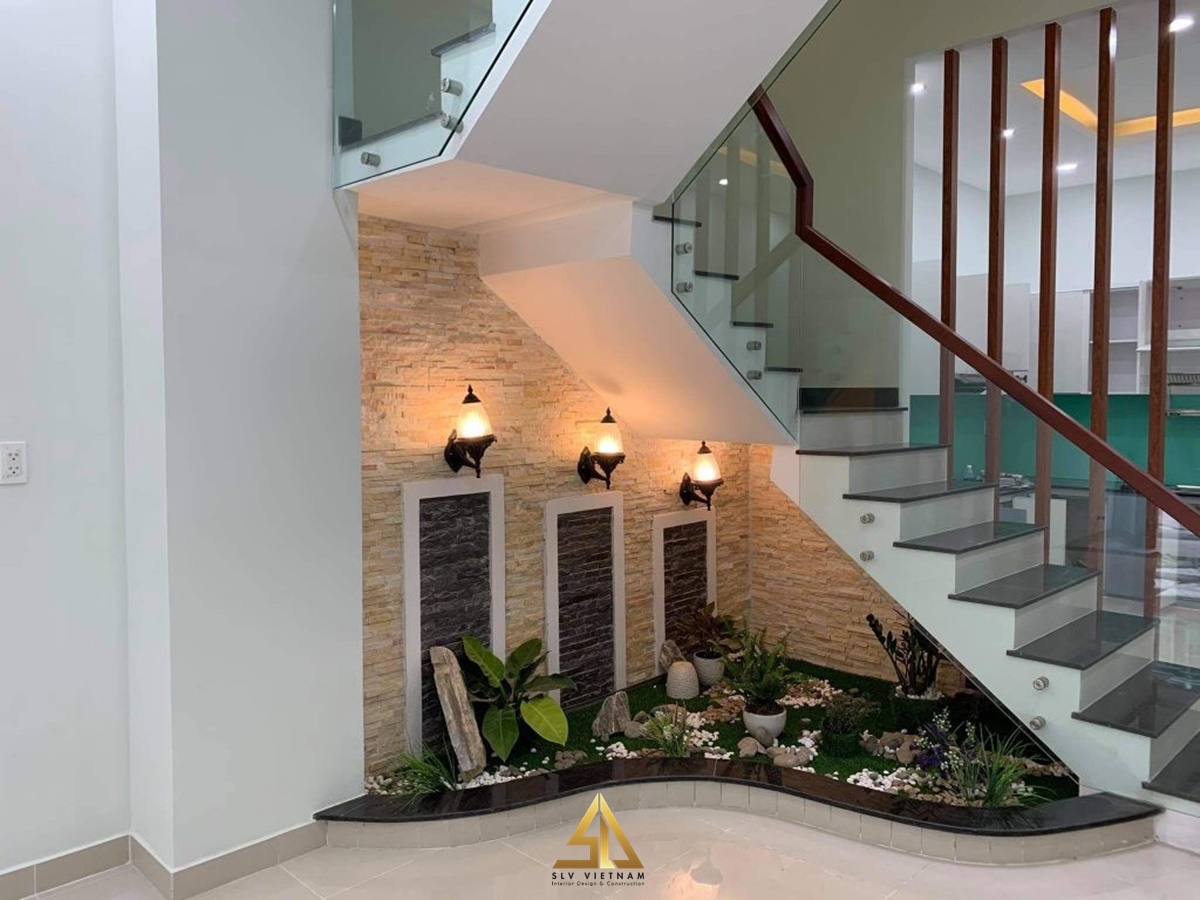 Giếng trời đáy trang trí hòn non bộ tạo cho không gian sống đẹp và hiện đại (Nguồn ảnh: sưu tầm)
