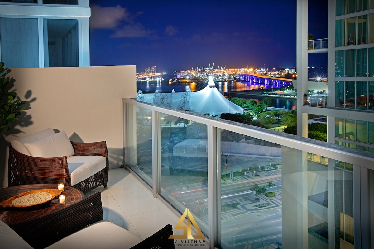 Decor ban công với view ngắm nhìn thành phố (Nguồn ảnh: Sưu tầm)